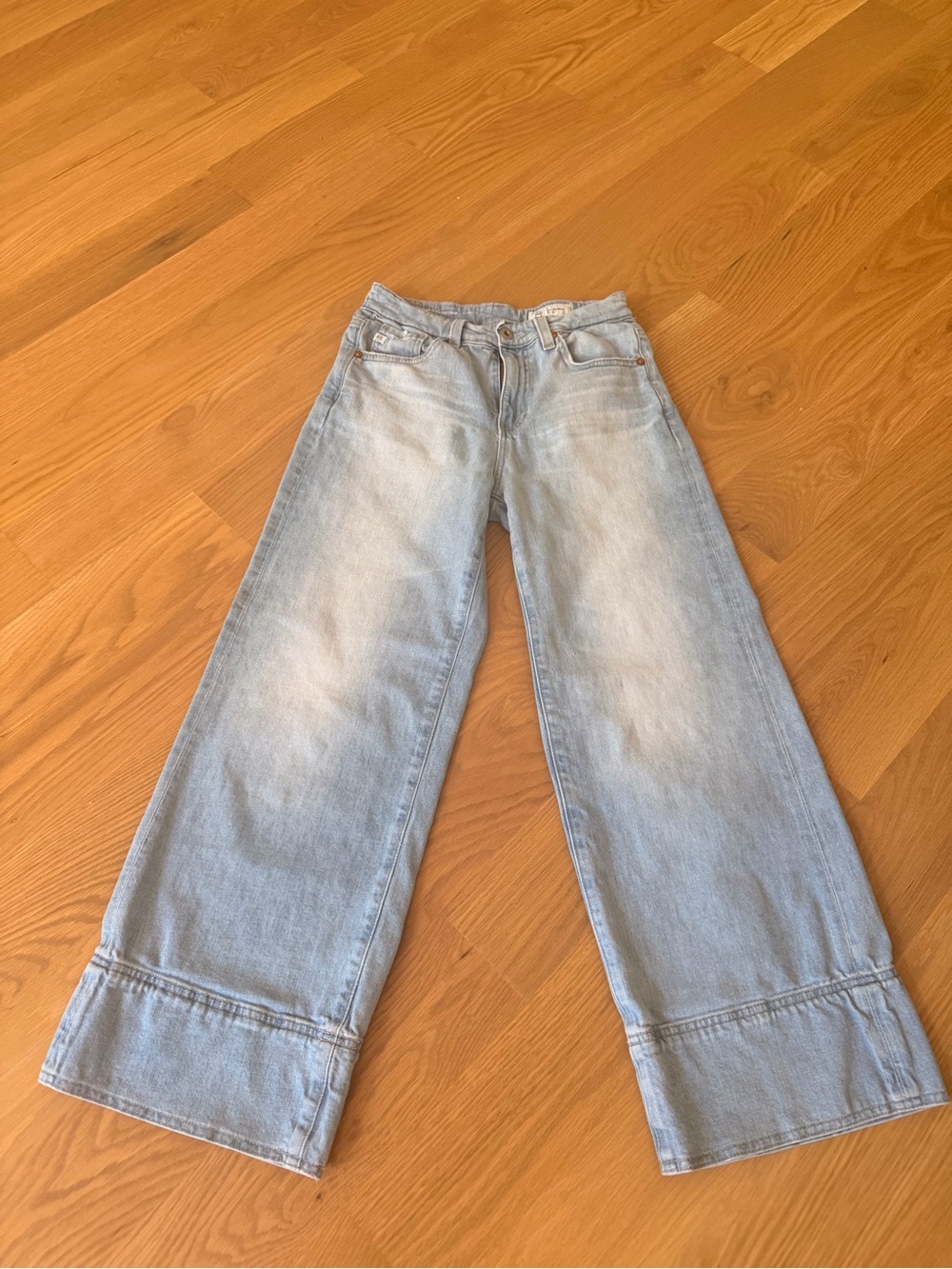 AG Adriano Goldschmied Saige Wide Leg Crop — Size 24 | Light Wash